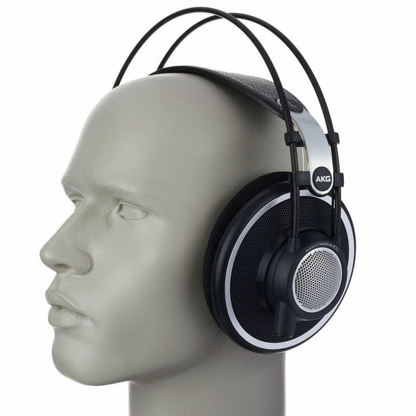 AKG K-702