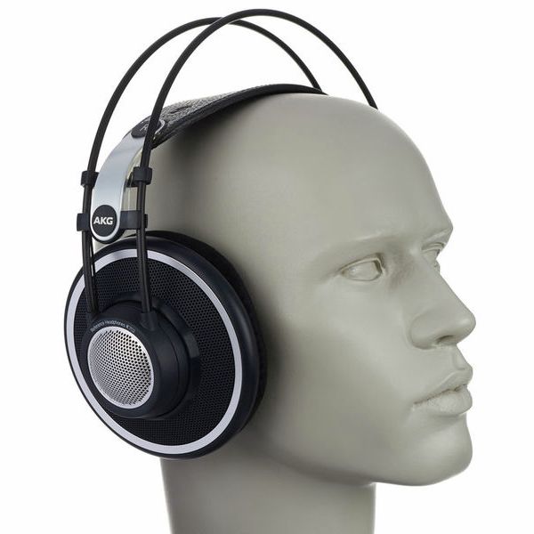 AKG K-702