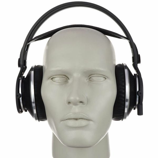 AKG K-812
