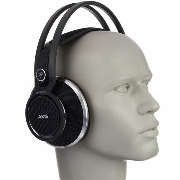 AKG K-812
