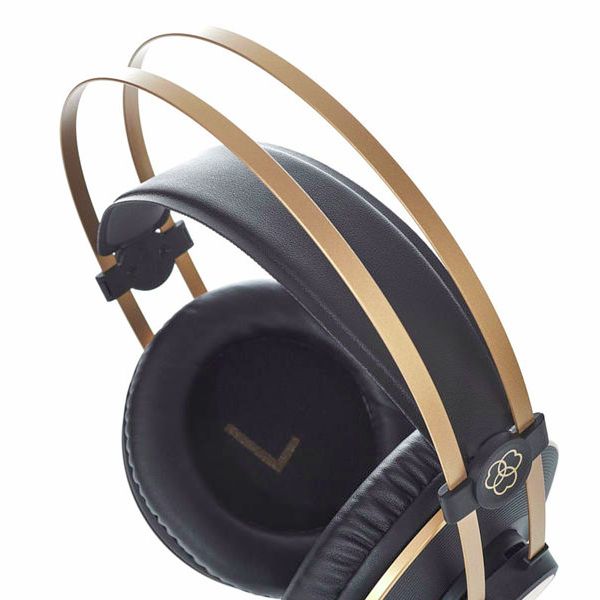 AKG K-92