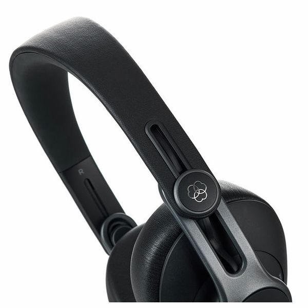 AKG K-371