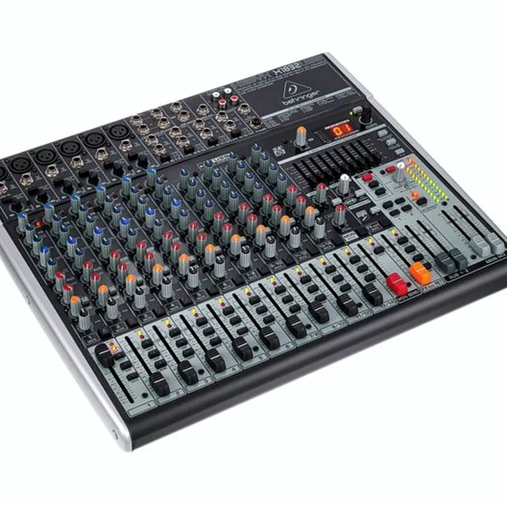 Behringer Xenyx X1832USB Recenze: Co musíte vědět