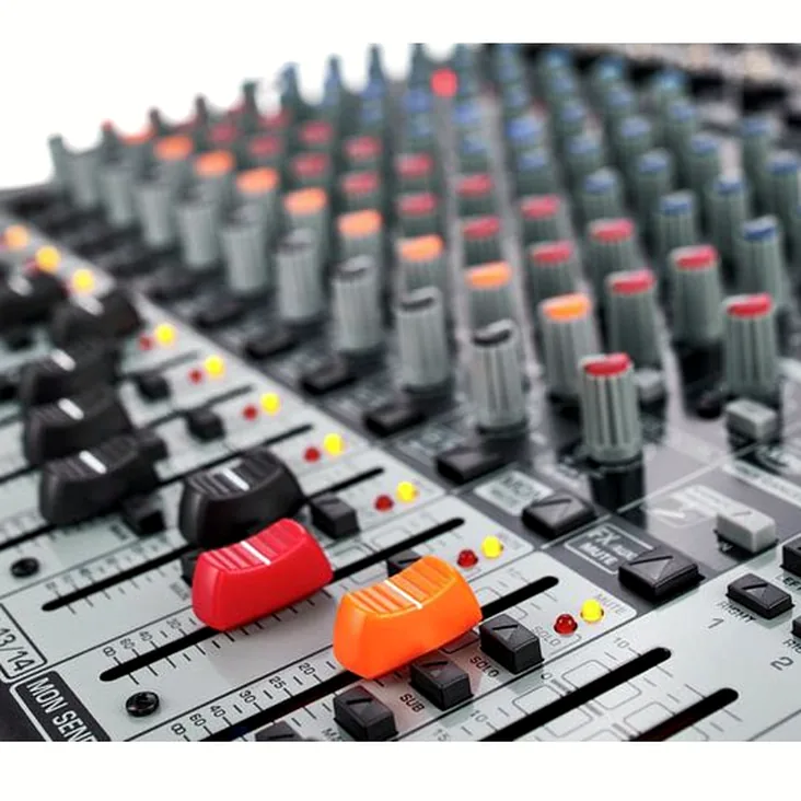 Behringer Xenyx X1832USB Recenze: Co musíte vědět