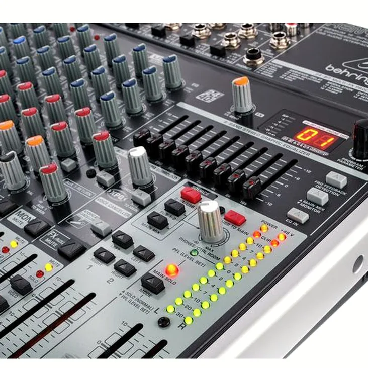 Behringer Xenyx X1832USB Recenze: Co musíte vědět