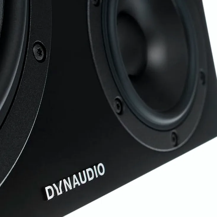 Dynaudio LYD-48 Black Right Recenze: Analýza frekvenčního pásma a výkonu