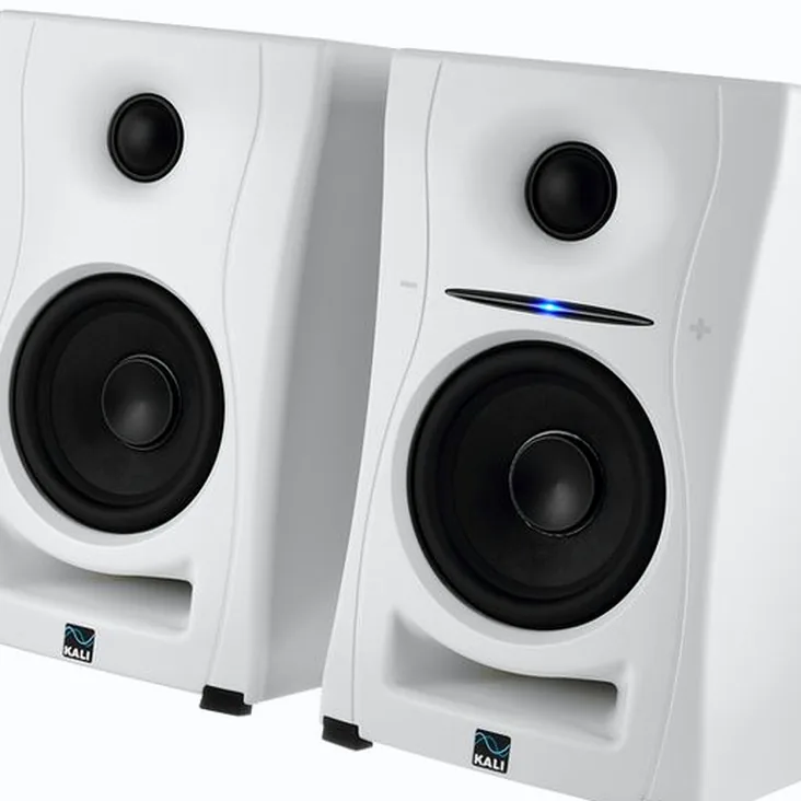 Kali Audio LP-UNF White Recenze: Ponoříme se do detailů zvuku