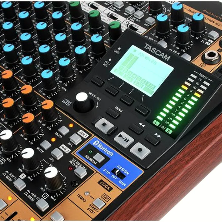 Tascam Model 12 Recenze: Vysvětlení funkcí
